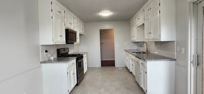 Foto del edificio - 3517 N Glenoaks Dr