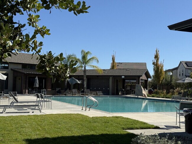 Foto del edificio - 4364 White Ash Ln