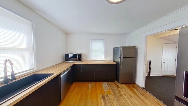 Foto del edificio - 1710 Oakwood Ave