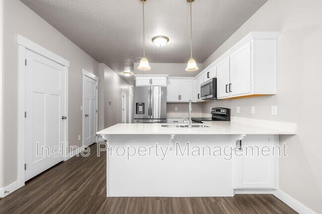 Building Photo - 752 N 260 W