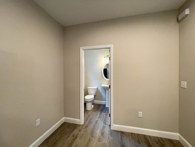 Foto del edificio - Gorgeous New Construction in Weaverville