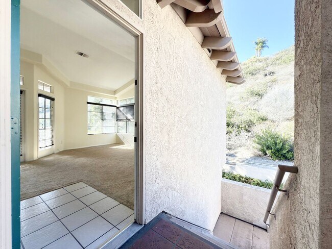 Foto del edificio - Upper Level Condo in Gated Community