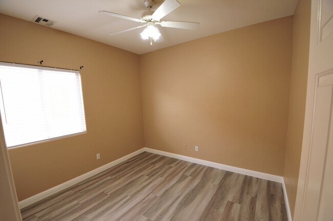 Foto del edificio - Beautiful 2 Story, 4 Bedroom home located ...