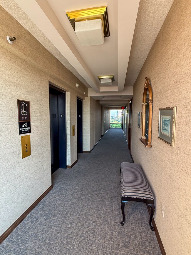 Foto del edificio - 155 W Main St