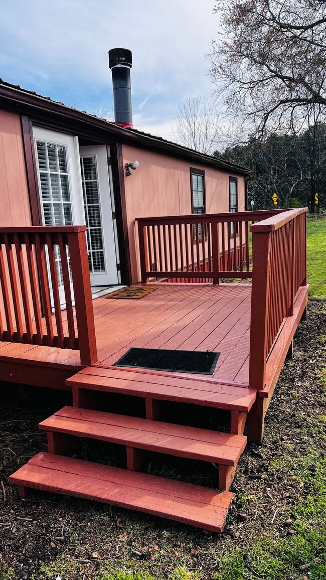 Building Photo - 1982 US-441