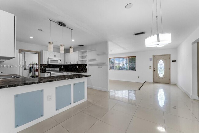 Foto del edificio - 3560 SW 107th Ct