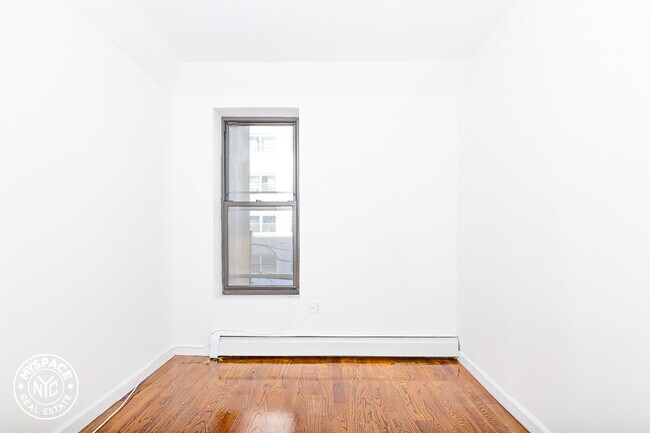 Building Photo - 879 Dekalb Ave