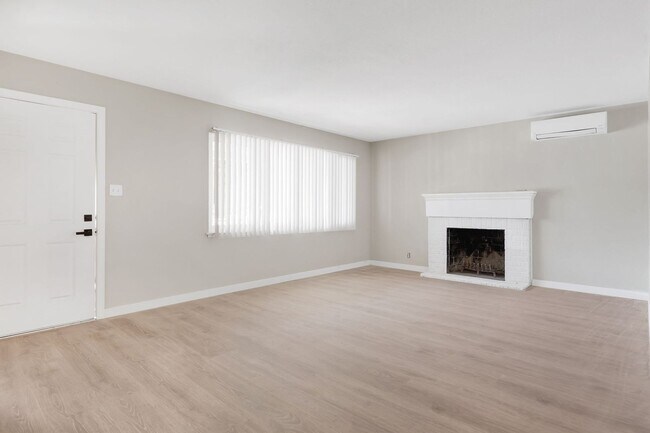 Foto del edificio - 611-613 Russell Blvd