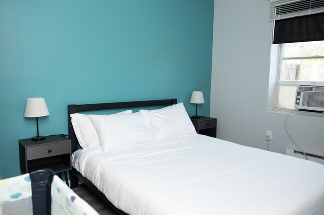 Building Photo - Sapphire Suite | Near NYC & EWR