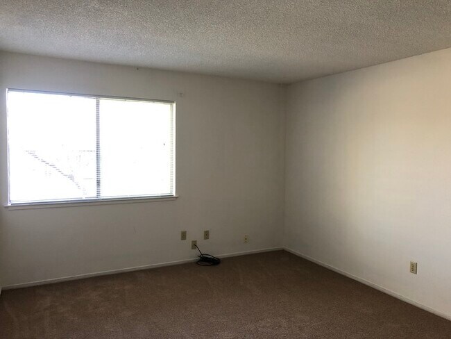 Building Photo - 9362 Mira Del Rio Dr