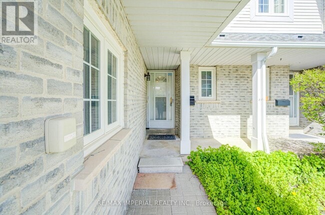Building Photo - 5305 Glen Erin Dr