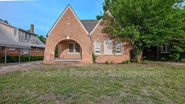 Building Photo - 2201 Glen Ellyn St