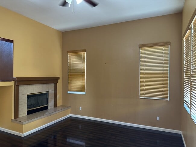 Building Photo - Tracy Beautiful home that comes with sizab...