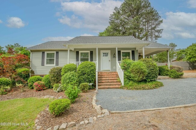 Building Photo - 2435 Longleaf Dr SW