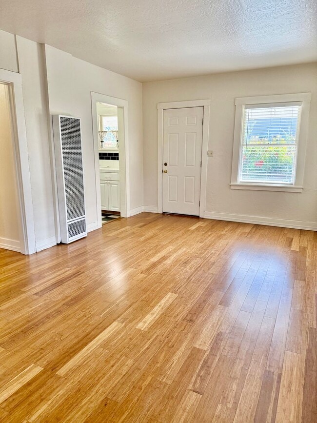 Building Photo - 2219 1/2 D St