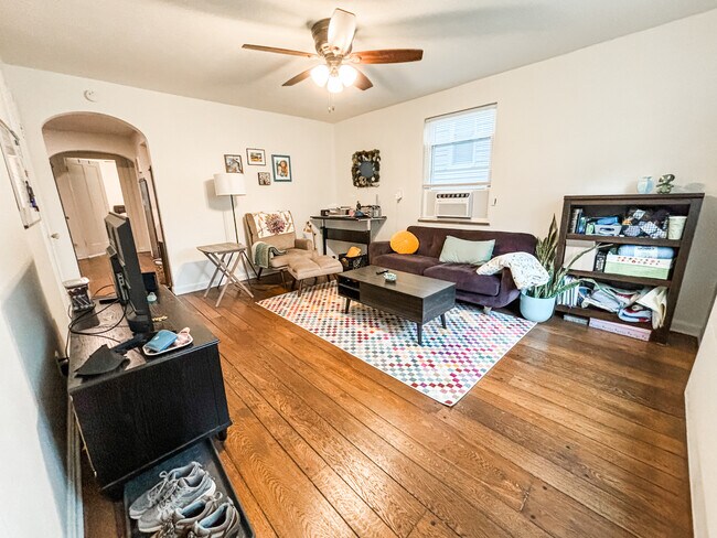 Sala de estar n.° 1 - 6408 Kennedy Ave