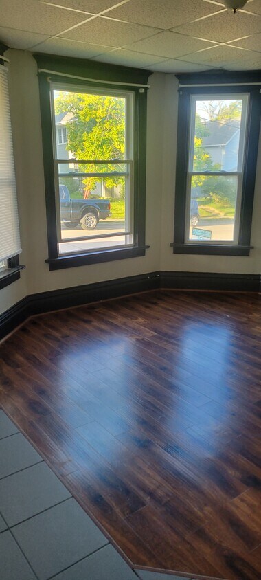 Foto principal - 1374 W 5th St