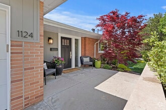 Building Photo - 1124 Mercedes Way