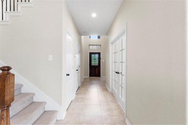 Building Photo - 16906 Upper Ridge Ln