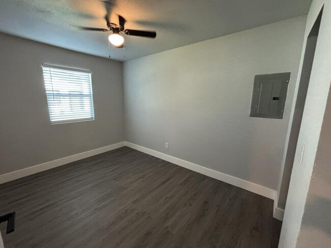 Foto del edificio - 308 S Cleveland St