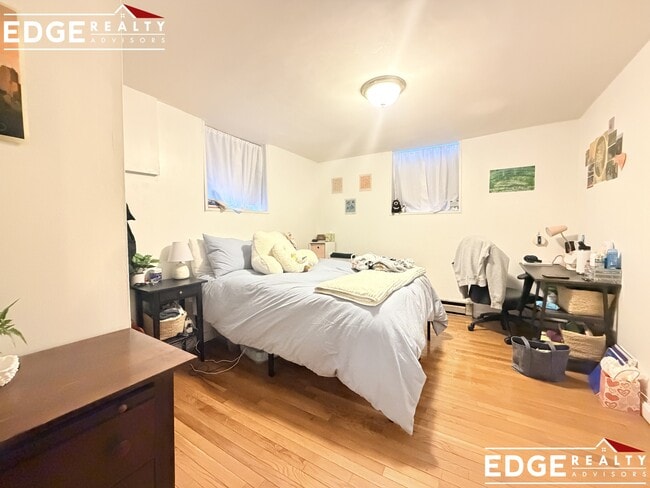 Building Photo - 76 Egmont St