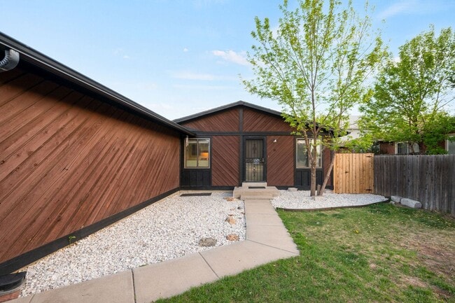 Photo - 4BD, 2BA Arvada Half-Duplex with 1-Car Garage and Back Yard House