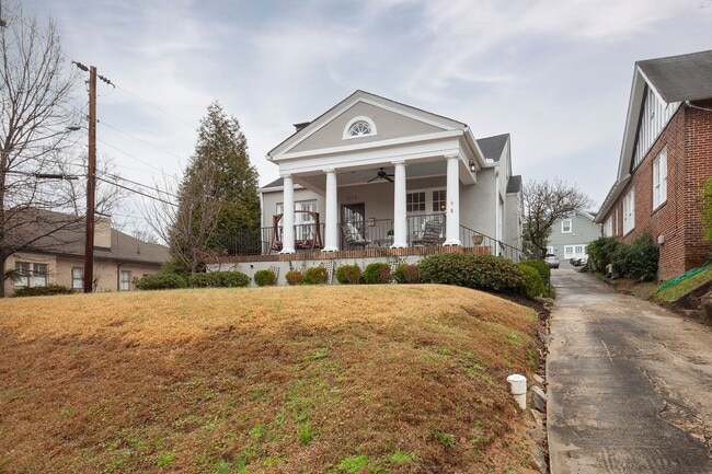 Building Photo - Timeless 3/2 in the Heart of Midtown by Piedmont Park!
