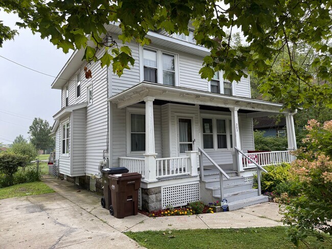 Foto del edificio - 303 Meadville St