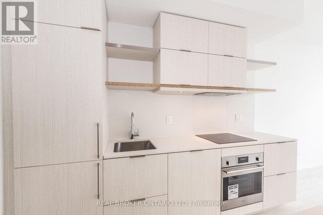 Building Photo - 197 Yonge St