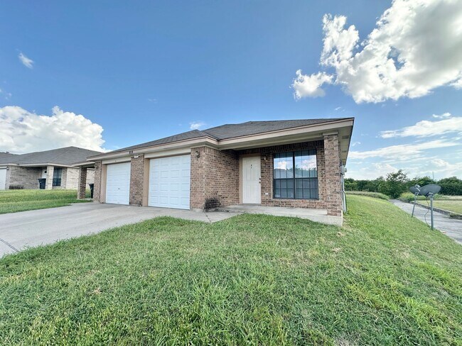 Foto del edificio - 3008 Dannen Ct