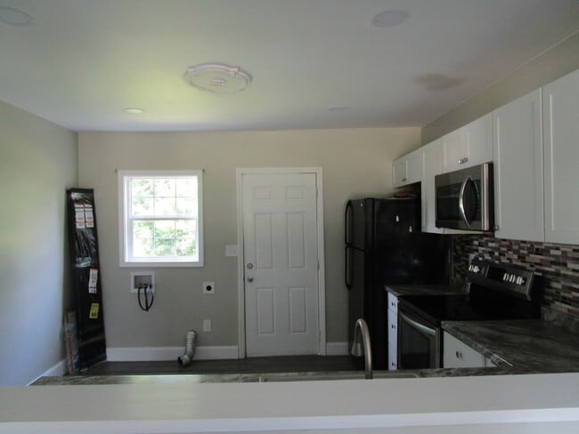 Building Photo - 22 Buttercup St