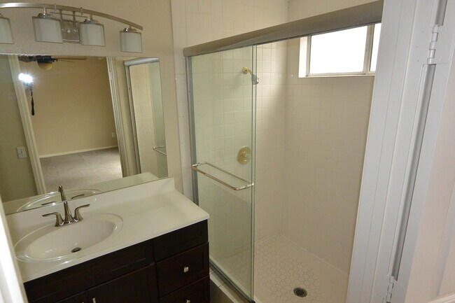 Building Photo - 3 Bed/2 Bath Single Story Home in Guard Ga...