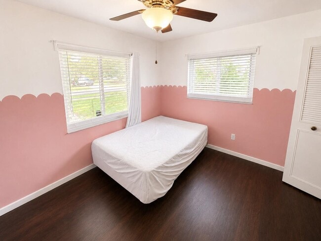 Building Photo - 534 Sevilla Dr