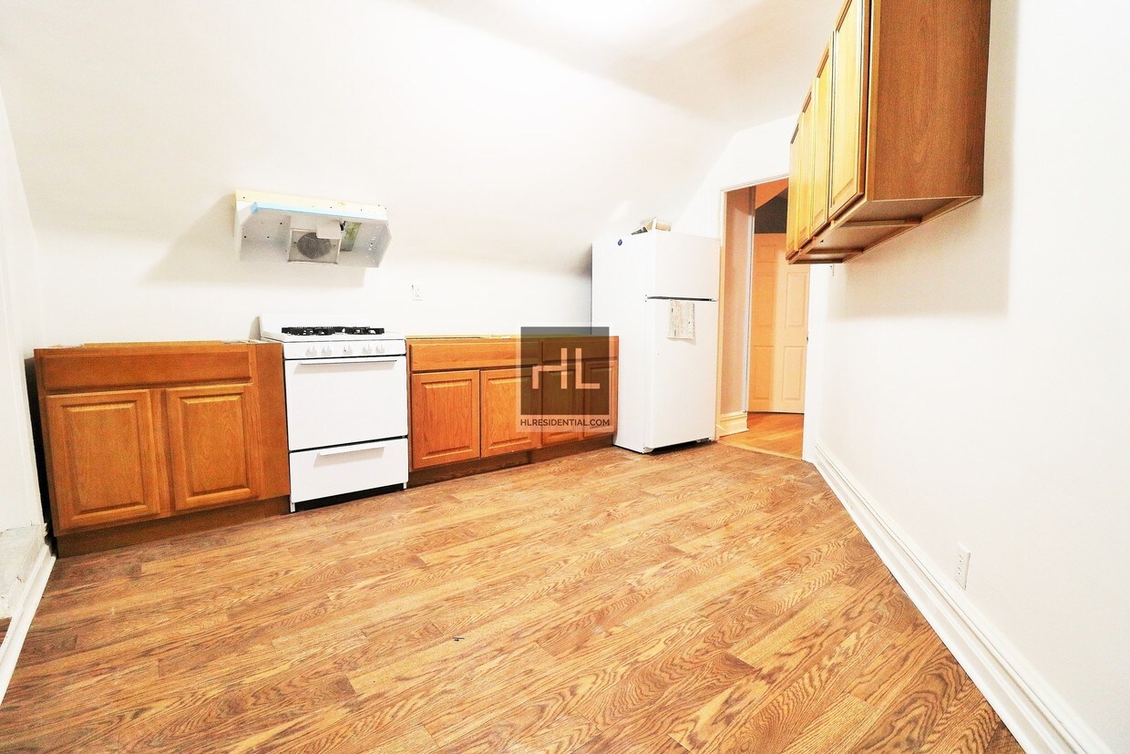 Primary Photo - EAST 7 STREET