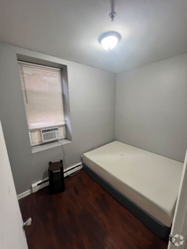 1 Bedroom Dog Friendly Apartments under 2,000 in Union City, NJ 7