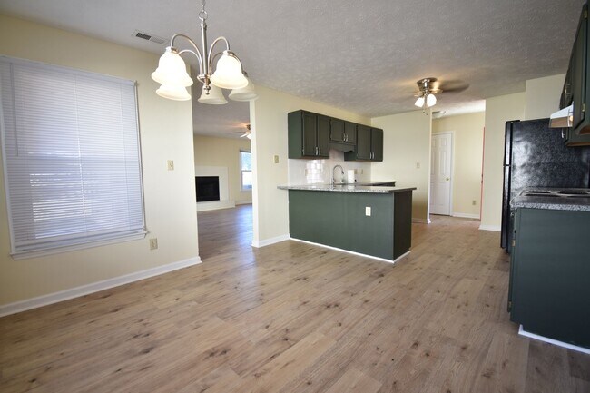 Building Photo - 3 Bedroom 2 Bathroom- Smalls Pets Considered