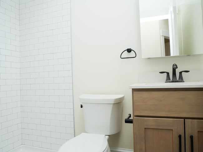 Building Photo - 261 W Newton St