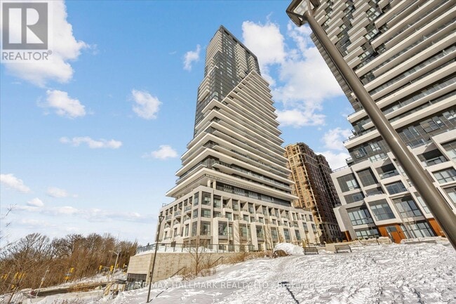 Photo du bâtiment - 10 Inn On The Pk Dr