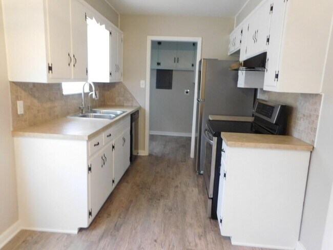 Building Photo - 4229 SE Bedford Dr