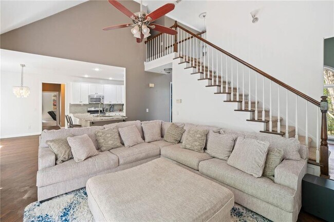Building Photo - 3338 Hackmatack Dr NW
