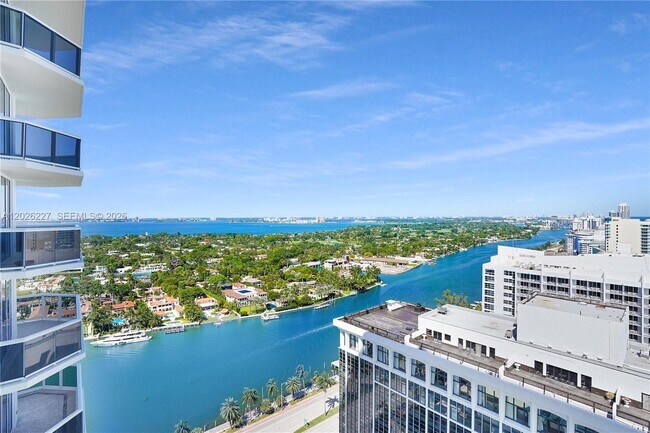 Foto del edificio - 4779 Collins Ave
