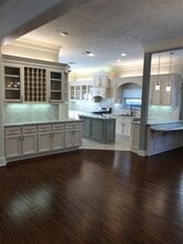 Building Photo - 10310 Chevy Chase Dr