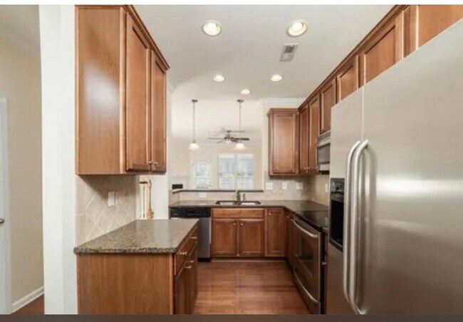 Building Photo - Charming 2BR Townhouse near DT Raleigh