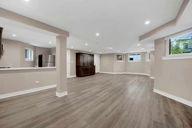 Foto del edificio - 1241 W Newport Ave