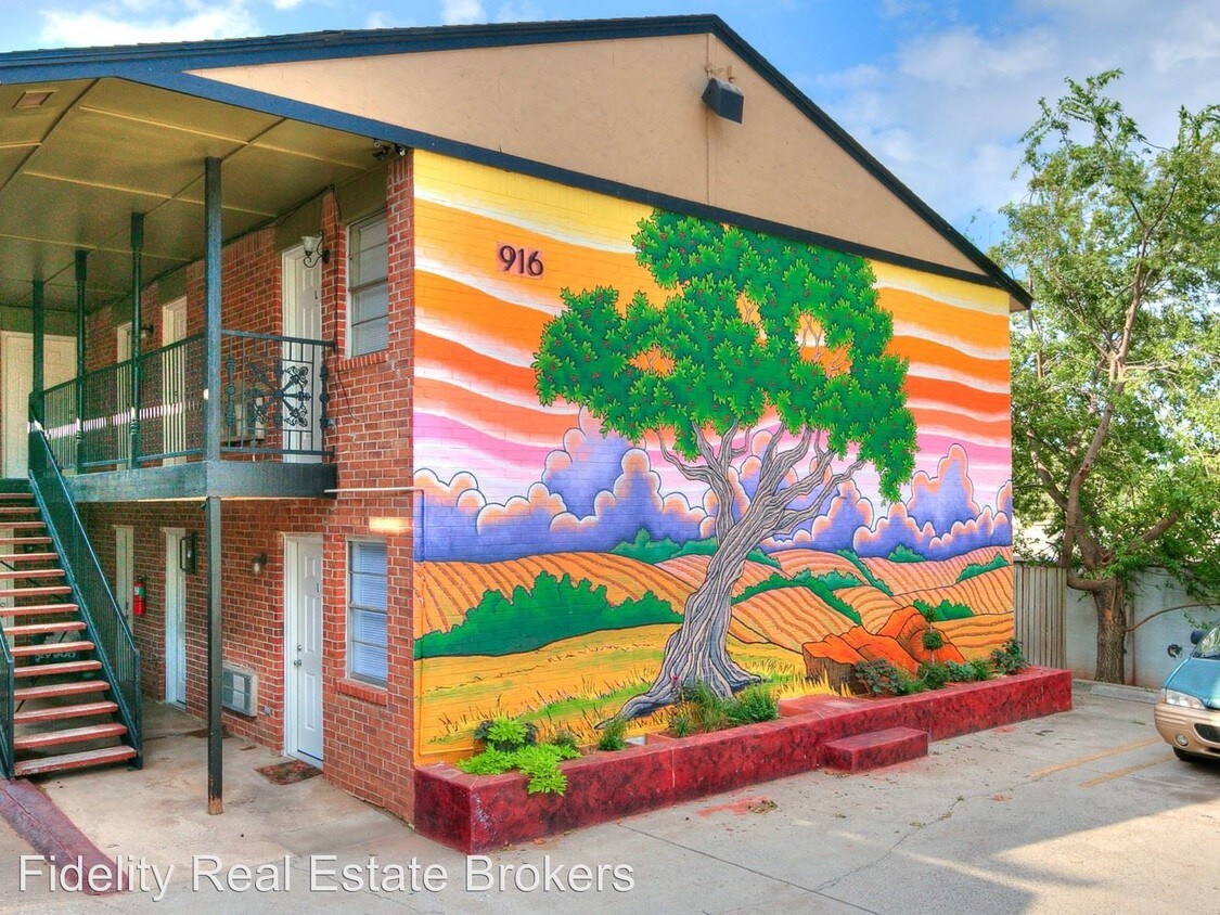 Foto principal - 916 NW 9th St