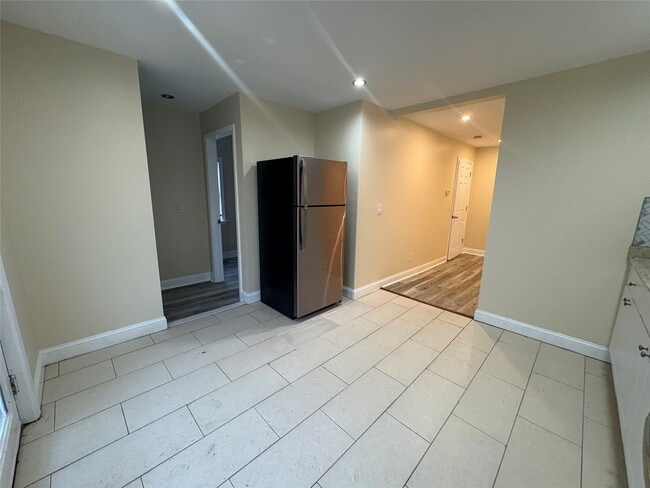 Building Photo - 24 Baxter St