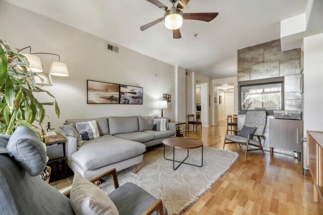 Sala de estar - 1100 N Grant St