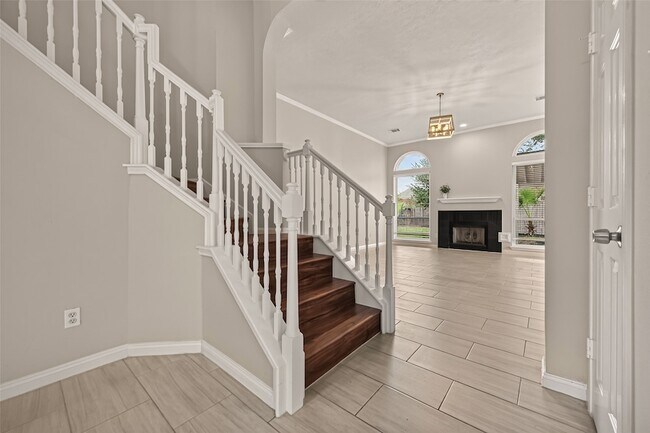Foto del edificio - 5015 Cottonglen Ct