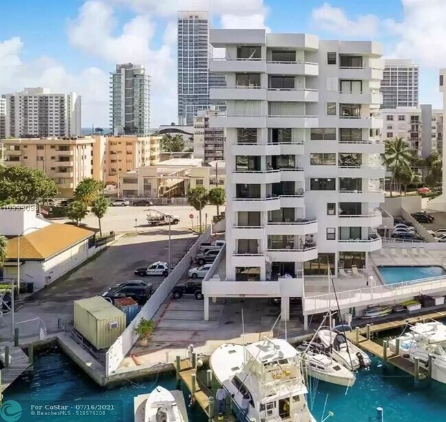 Foto del edificio - 6830 Indian Creek Dr