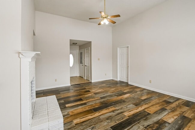 Building Photo - 5930 Cottage Hill Dr